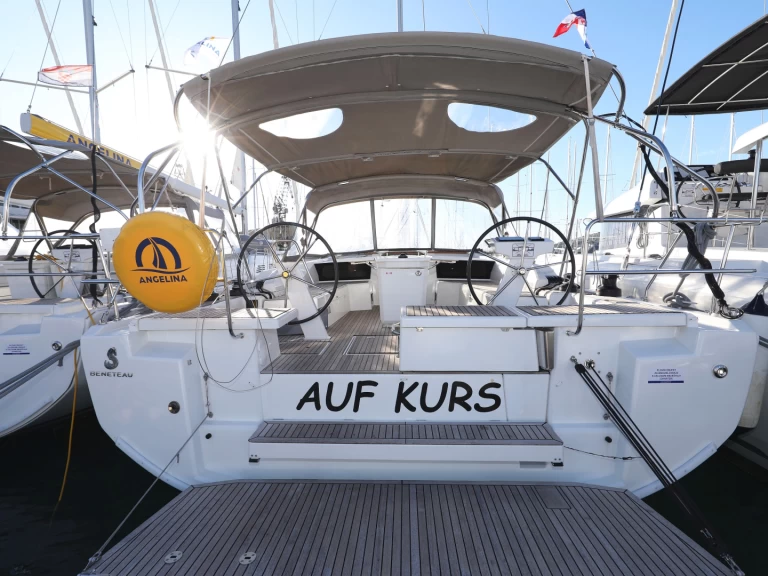 Hire Sailboat Bénéteau with a boat licence