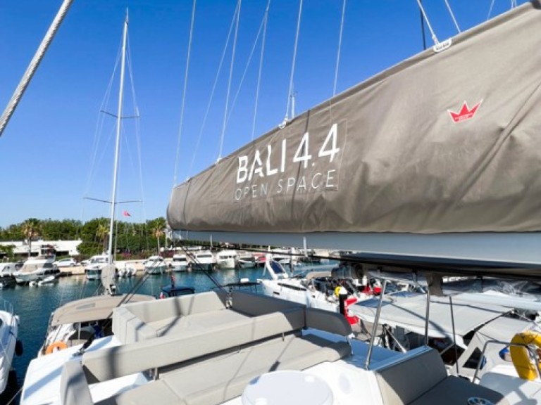 Hire a Bali Catamarans Bali 4.4 Turgutreis