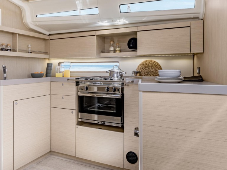 Sailboat to hire Primošten at the best price