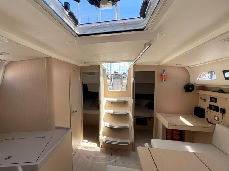 Hire Sailboat Bénéteau with a boat licence