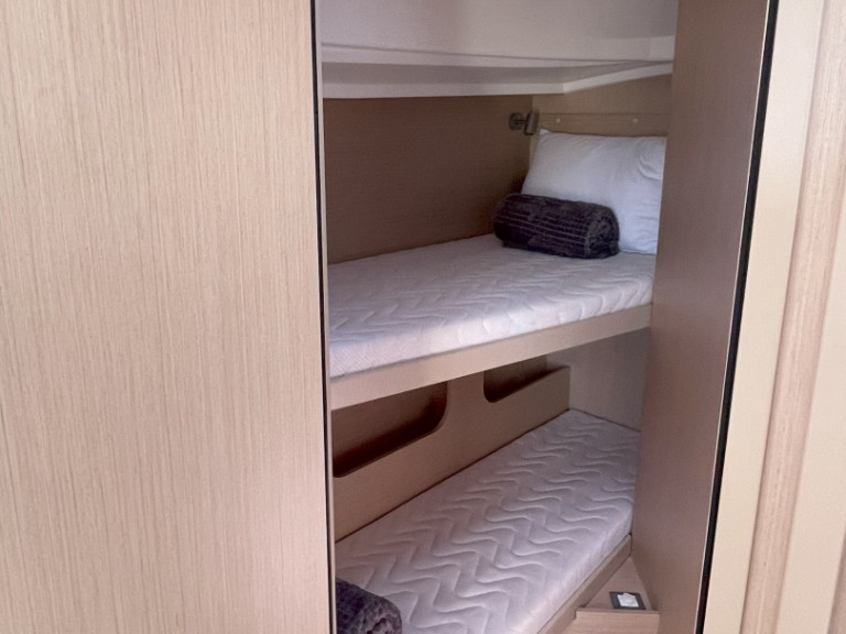 Sailboat to hire Alimos at the best price