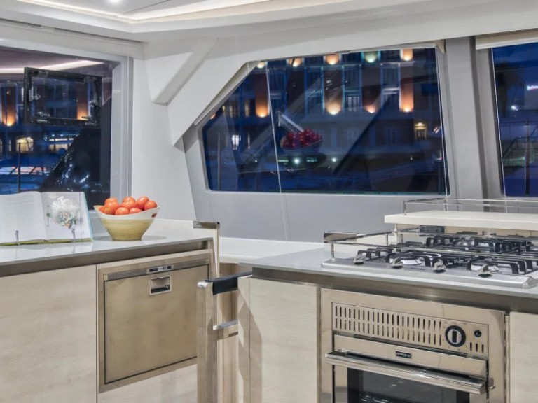 Catamaran to hire Nassau at the best price