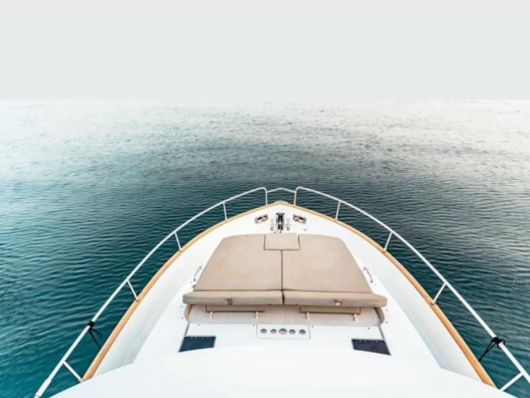 Yacht hire Dubai Marina cheap Azimut 46 Fly