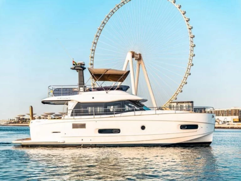 Luxury Yacht to hire Dubai Marina at the best price