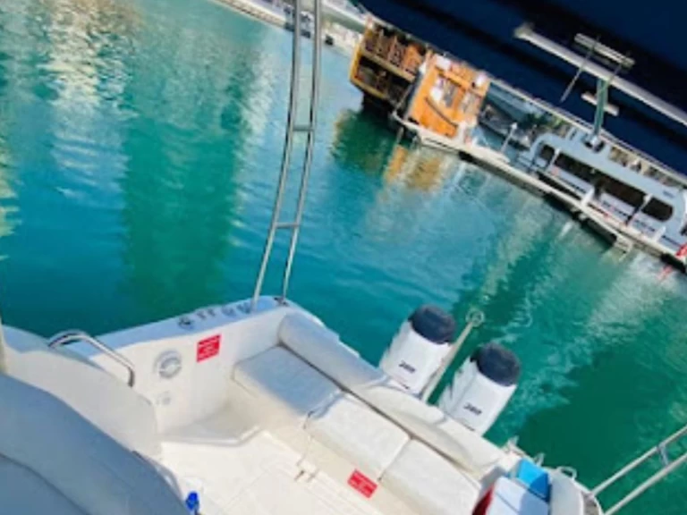 Motorboat hire in Dubai Marina - Gulf Craft - Majesty Yachts Majesty 33ft