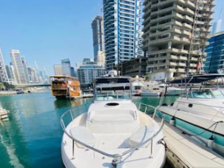 Hire Motorboat with or without skipper Gulf Craft - Majesty Yachts Dubai Marina