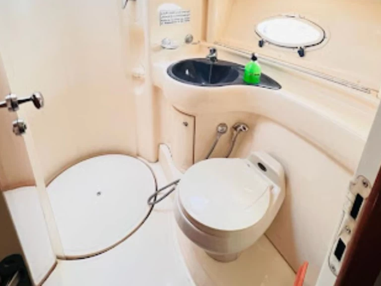 Yacht charter Dubai Marina - Azimut Azimut 45 on SamBoat