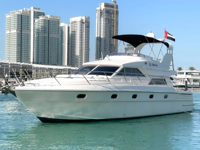 Yacht charter Dubai Marina - Azimut Azimut 58 on SamBoat
