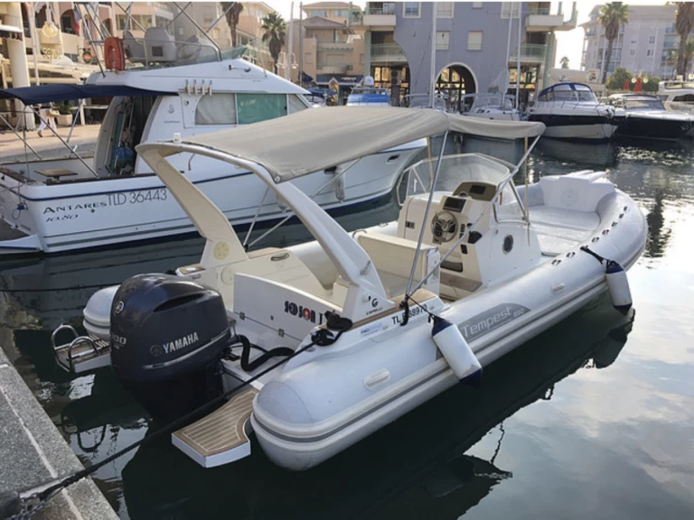 Hire a Nuova Jolly Prince 25 Les Salins d'Hyères