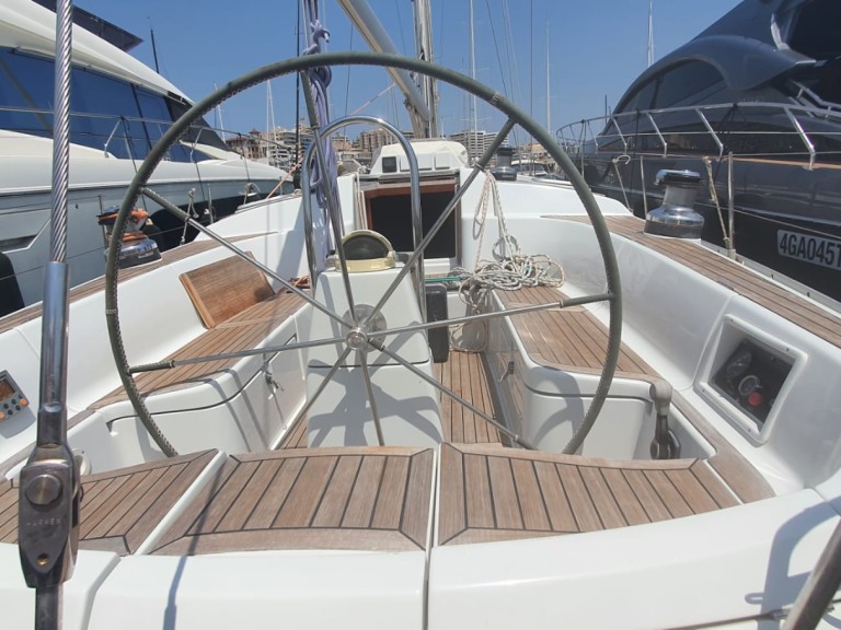 Sailboat to hire Baiona at the best price