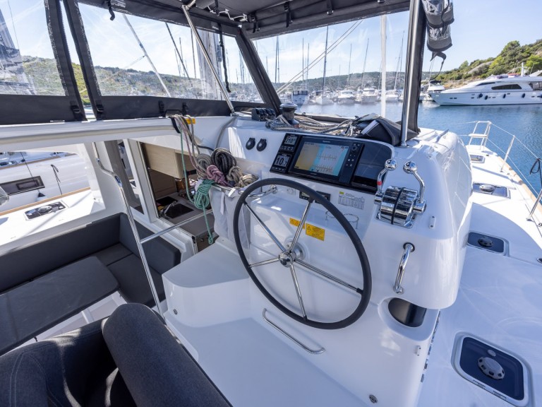 Charter a Lagoon Lagoon 40 in Primošten on Samboat