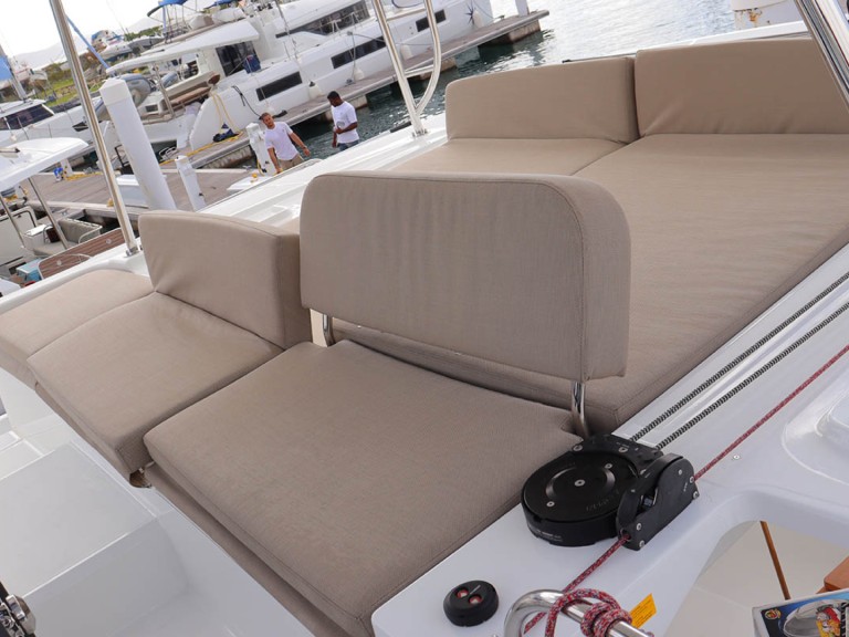 Hire Catamaran Lagoon with a boat licence