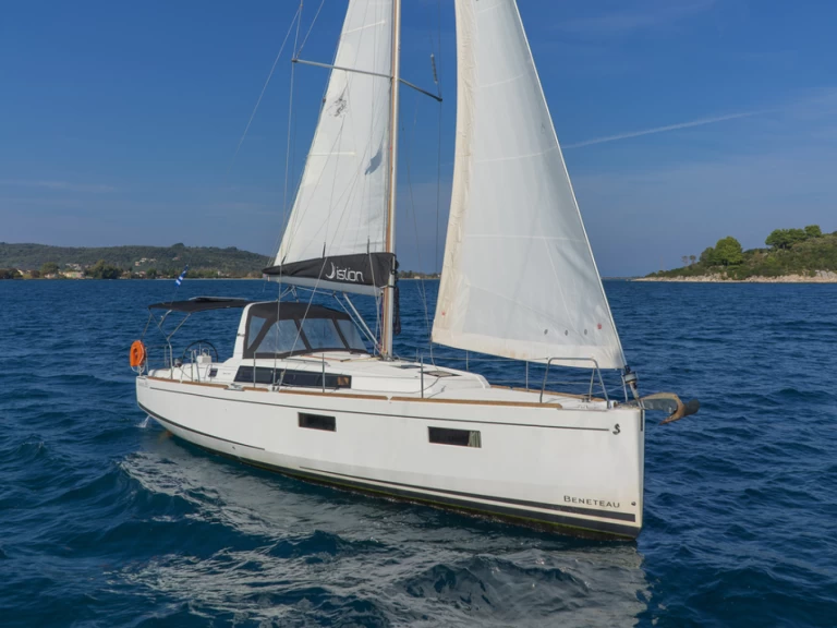 Sailboat hire in Lefkáda - Bénéteau Oceanis 38.1