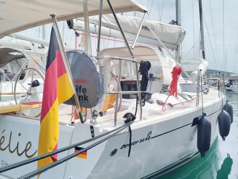 Charter a Dehler Dehler 38 SQ in Punat on Samboat