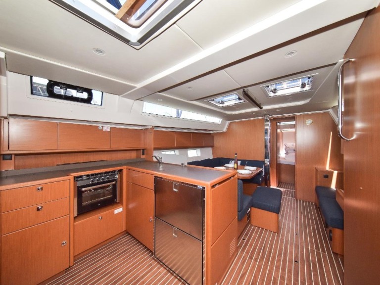 Sailboat to hire Sukošan at the best price