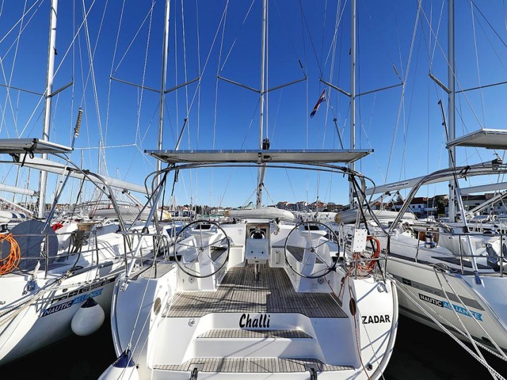 Hire Sailboat Bavaria with a boat licence