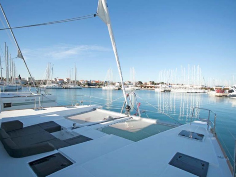 Catamaran hire in Sant Antoni de Portmany - Lagoon Lagoon 52 F