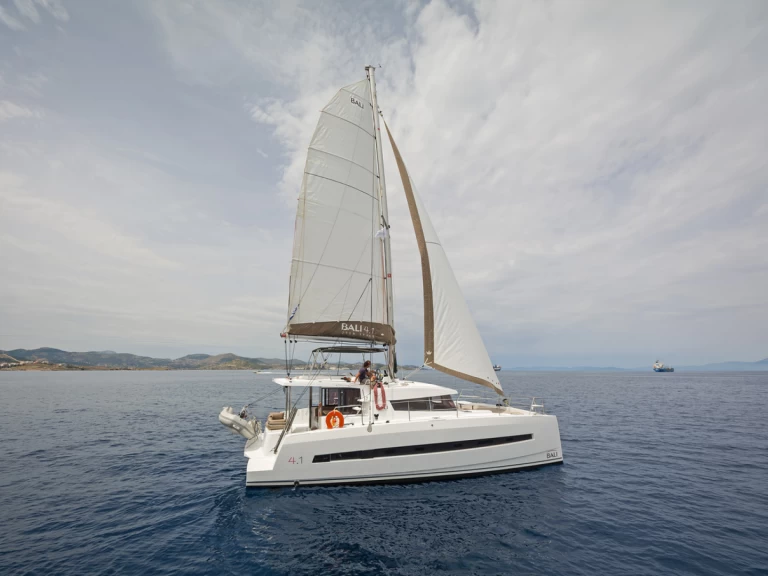 Charter a Bali Bali 4.1 in Lefkáda on Samboat