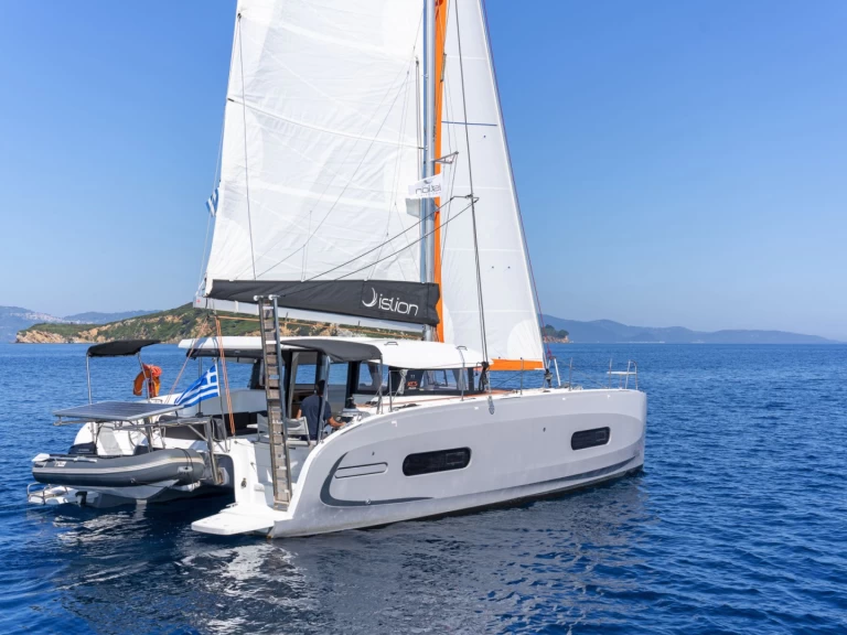 Catamaran to hire Lefkáda at the best price