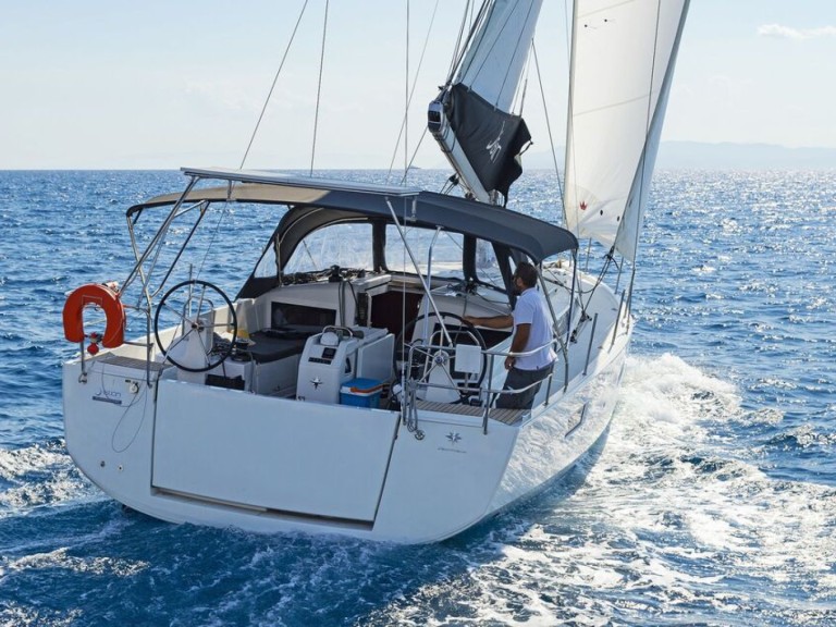 Hire a Jeanneau Sun Odyssey 440 Lefkáda