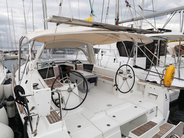 Sailboat to hire Sukošan at the best price