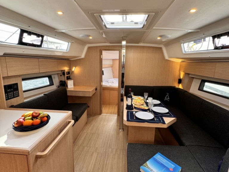 Hire Sailboat Bavaria with a boat licence