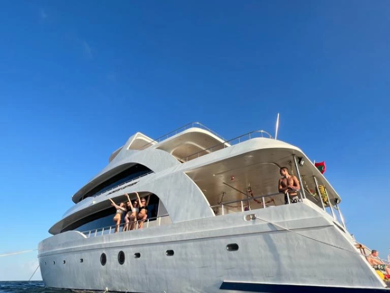 Luxury Yacht hire in Malé - Custom Made North Seven