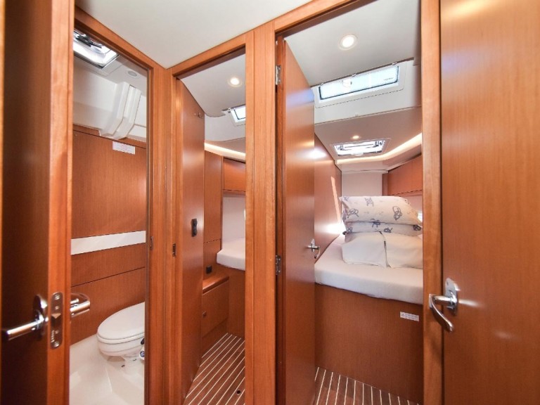 Charter a Bavaria Cruiser 45 in Sukošan on Samboat