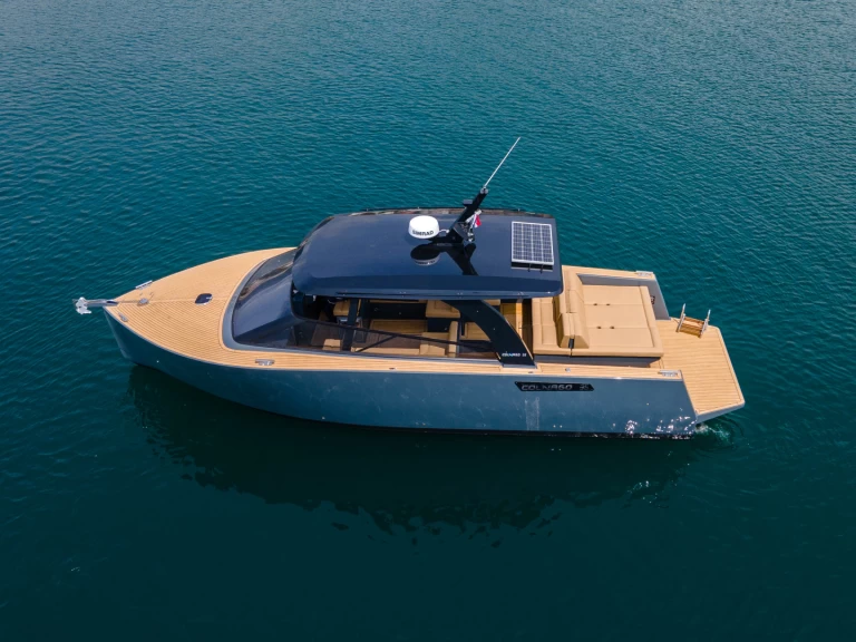 Hire Motorboat Colnago with a boat licence