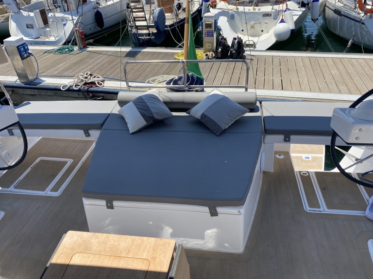 Sailboat hire in Palermo - Dufour Dufour 470