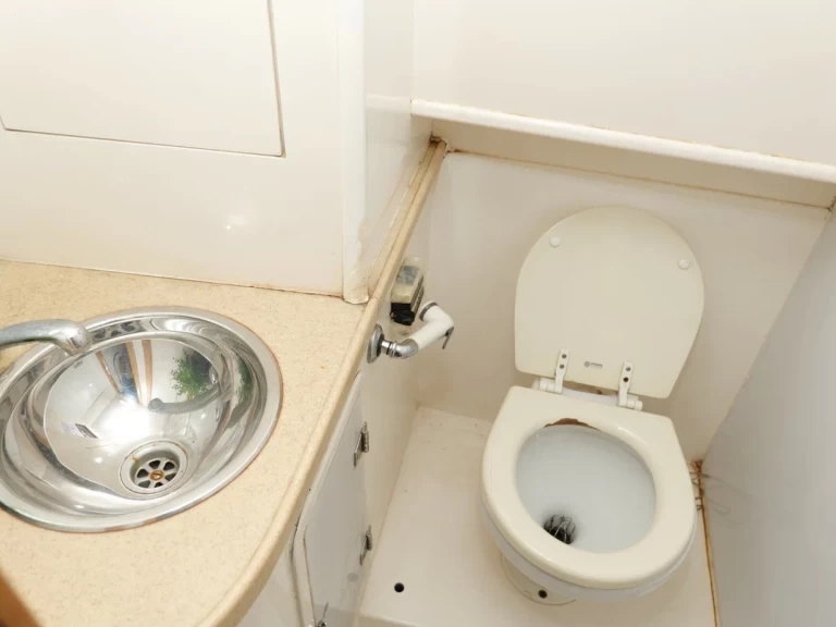 Charter a Custom Made 30 in Dubai Marina on Samboat