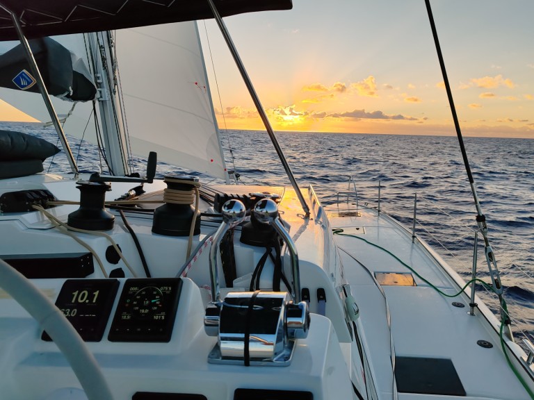 Catamaran to hire Saint-Mandrier-sur-Mer at the best price