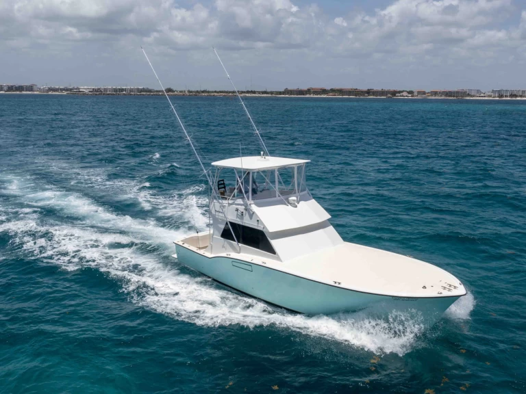 Hire a Hatteras 44 Cancún