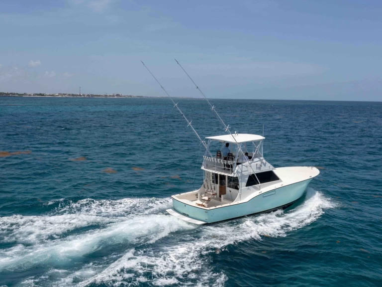 Motorboat hire in Cancún - Hatteras 44