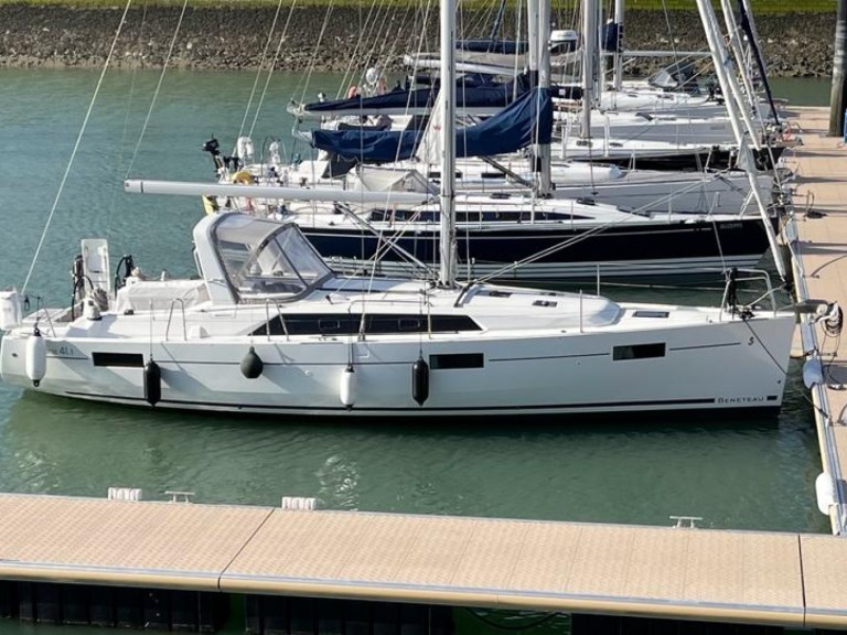 Hire a Bénéteau Oceanis 411 Kromme Hoek