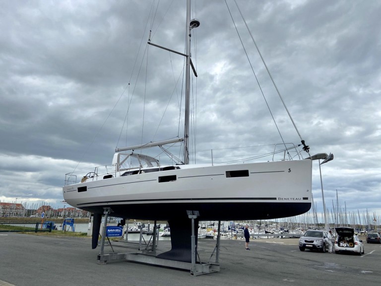 Yacht hire Kromme Hoek cheap Oceanis 411