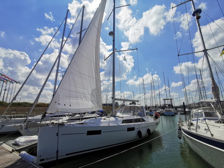 Hire Sailboat with or without skipper Bénéteau Kromme Hoek