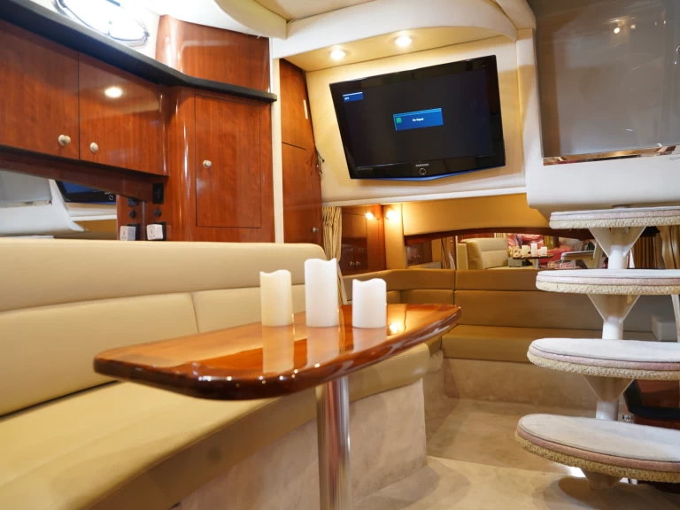 Motorboat hire in Dubai Marina - Custom Made 40