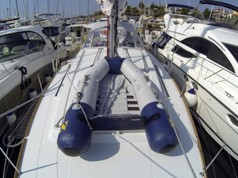 Sailboat hire in Šibenik - Bénéteau Oceanis 45
