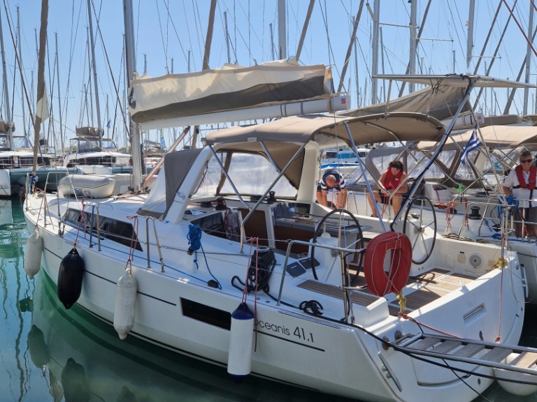 Yacht hire Alimos cheap Oceanis 41.1