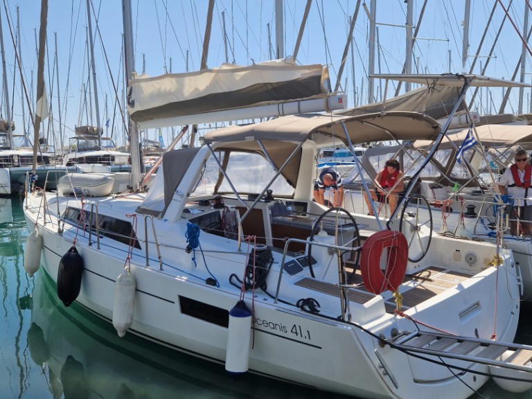 Yacht hire Alimos Marina cheap Oceanis 41.1