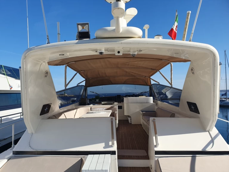 Hire a Leopard Leopard 23 Sport Gallipoli