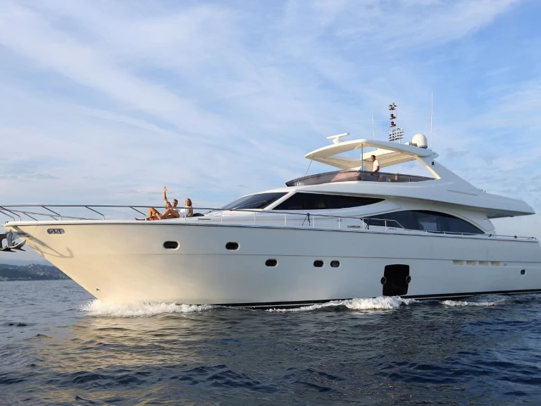 Hire Luxury Yacht Ferretti with a boat licence
