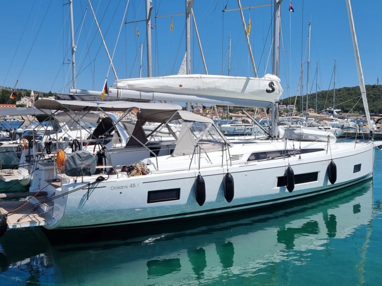 Hire Sailboat Bénéteau with a boat licence
