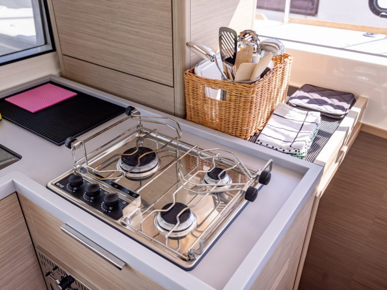 Catamaran hire in Primošten - Lagoon Lagoon 40