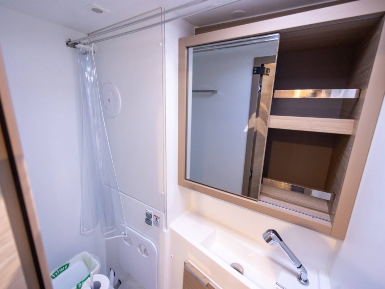 Hire Catamaran Lagoon with a boat licence