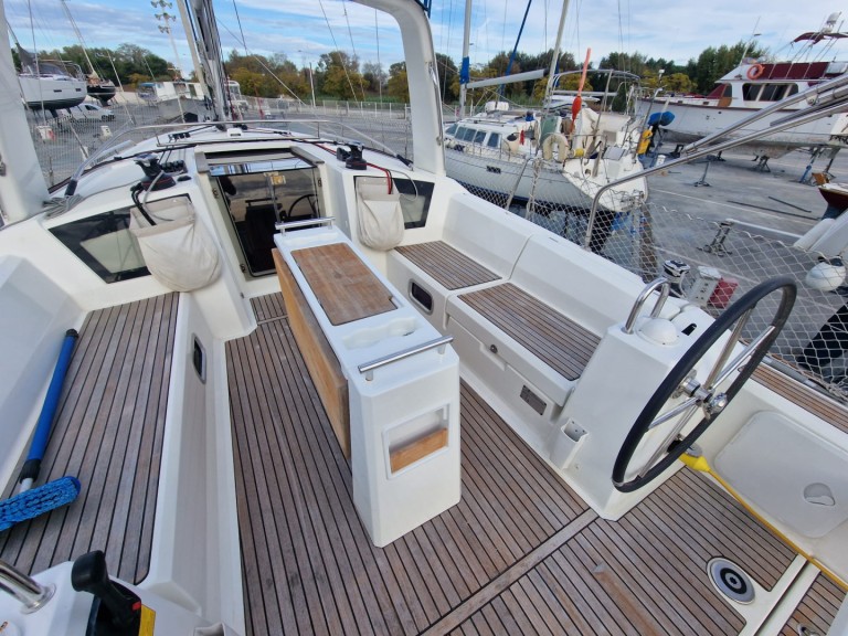 Yacht hire La Trinité-sur-Mer cheap Oceanis 38.1 (3 Cab)