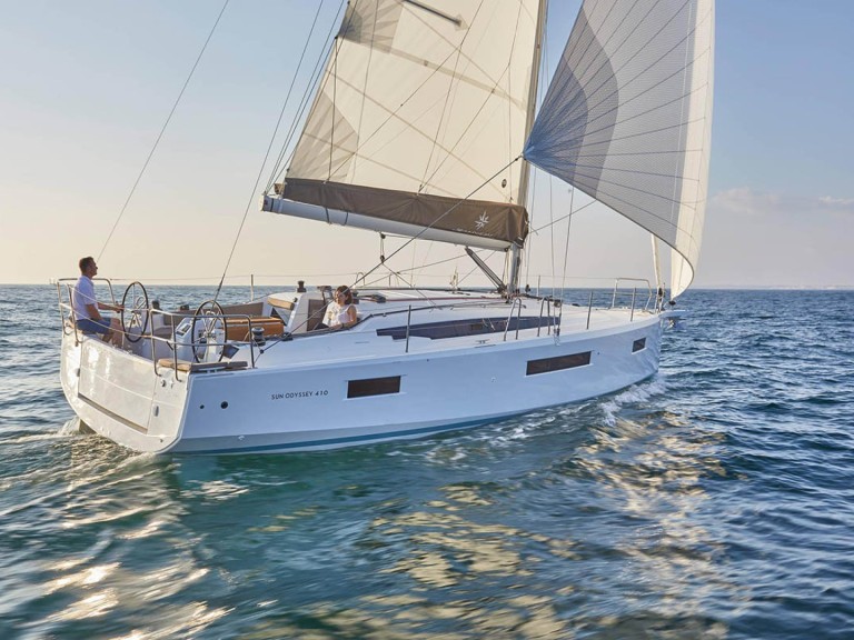 Charter a Jeanneau Sun Odyssey 410 in Ellinikó on Samboat