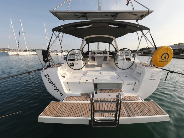 Sailboat hire in Sukošan - Bénéteau Oceanis 45