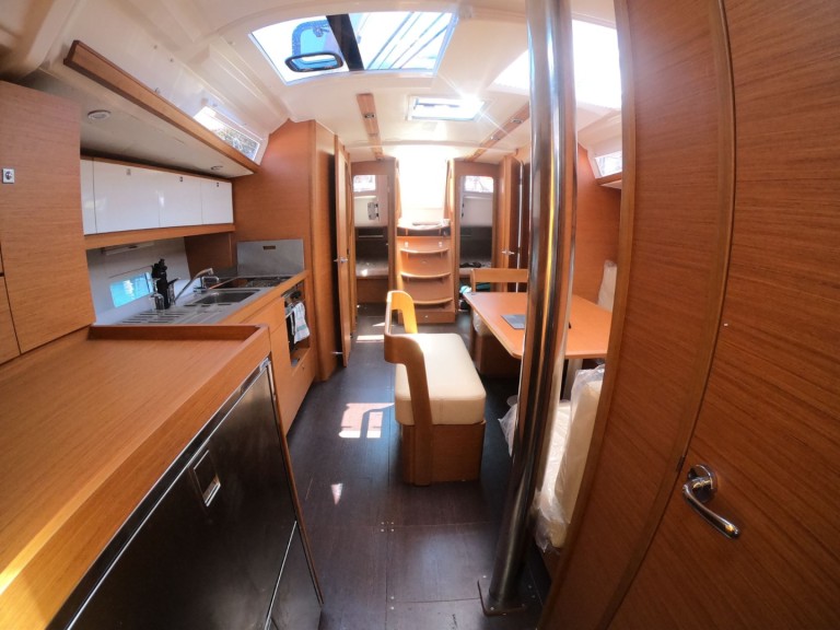 Charter a Dufour Dufour 430 Grand Large in Palermo on Samboat